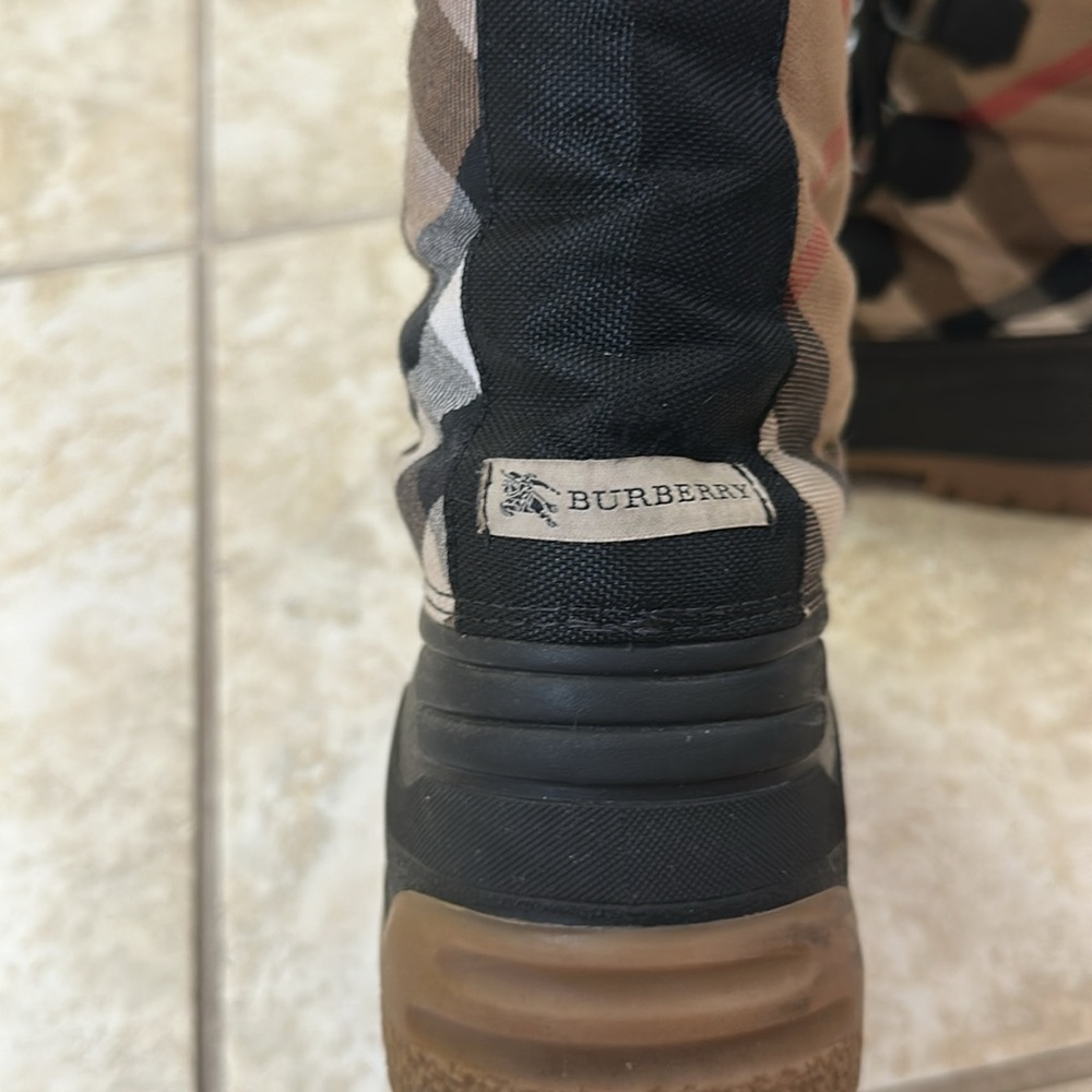 Authentic Burberry Nova Check Snow boots - Picture 2 of 5